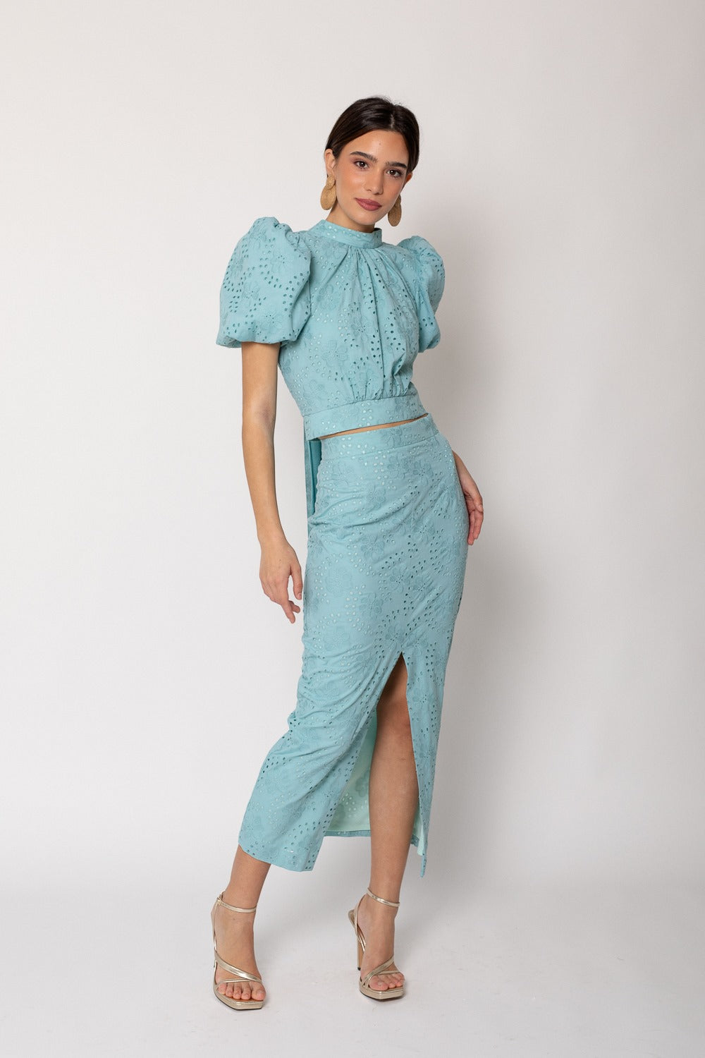 CONJUNTO DE TOP Y FALDA ANTONELLA PERFORADO.